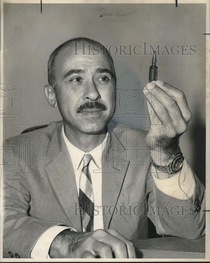 Load image into Gallery viewer, 1966 Press Photo Paul Perret with Ampule at Tulane Medical School - noo52118
