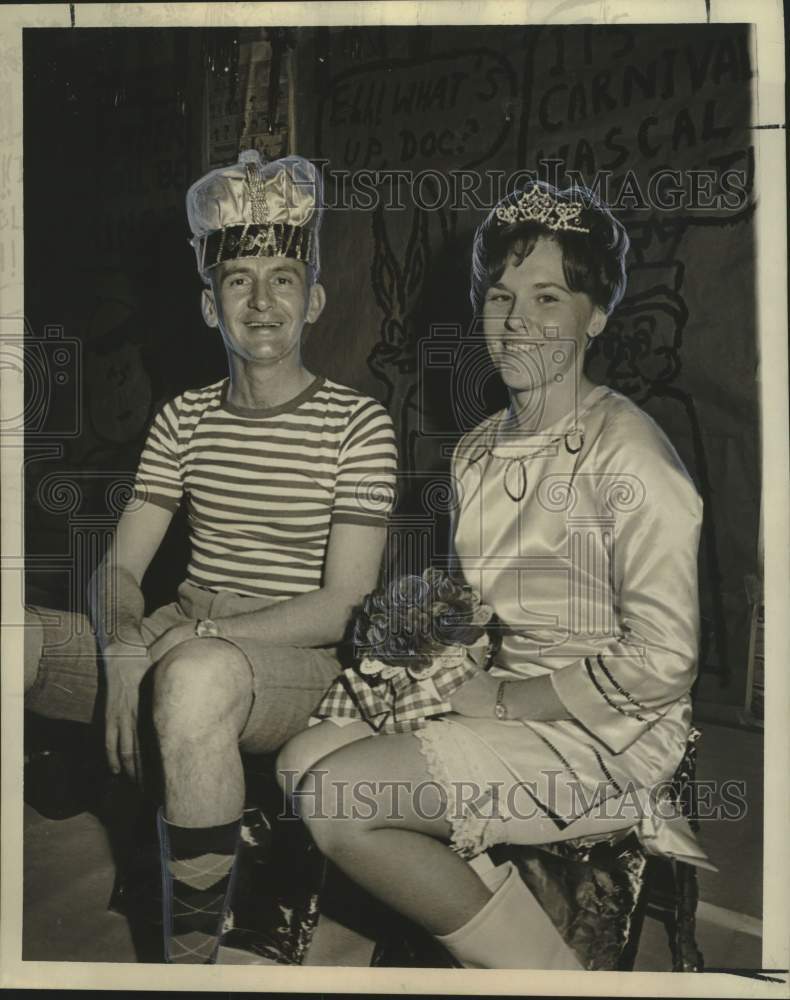 Load image into Gallery viewer, 1967 Press Photo Jim Turner and Emily Larsen- King &amp; Queen of the Krewe of Niord

