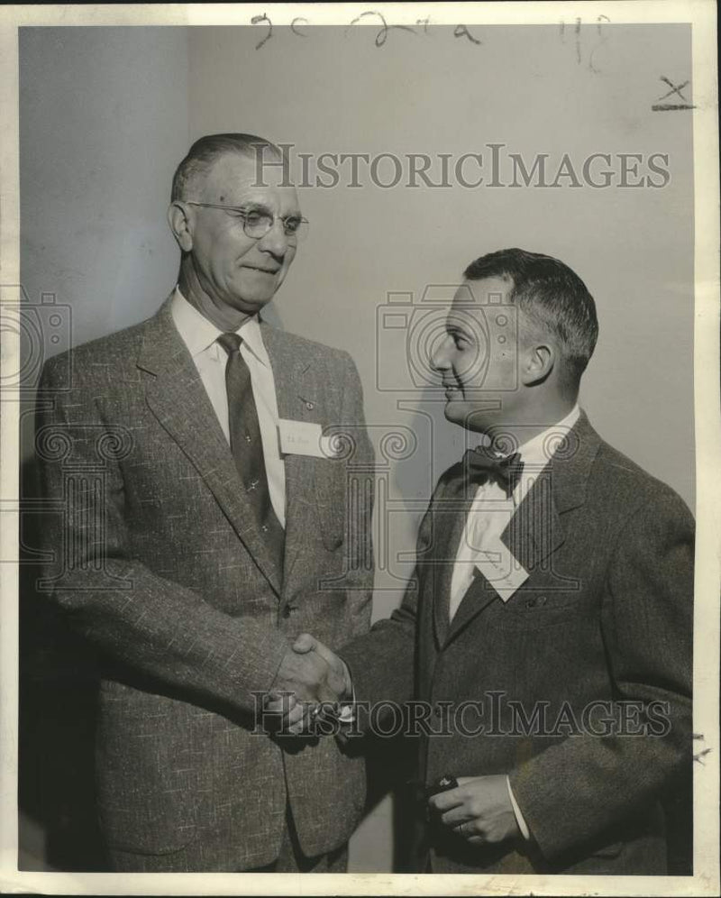 Load image into Gallery viewer, 1954 Press Photo Joseph E. Pace &amp; Herman Gelpi of Beer Wholesalers Association

