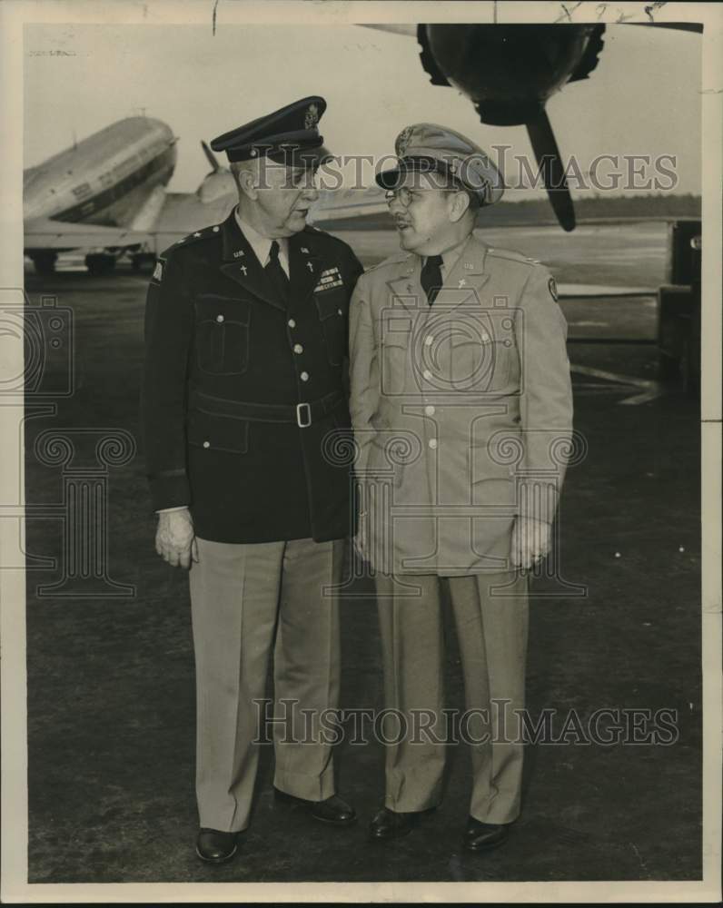 Load image into Gallery viewer, 1951 Press Photo Major General Roy H. Parker greeted by Captain Ben E. Spurlock
