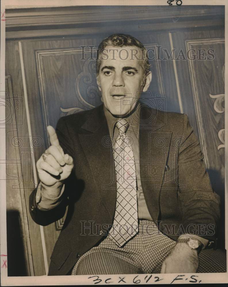 1974 Press Photo Ara Parseghian, Notre Dame Football Coach - noo52457- Historic Images