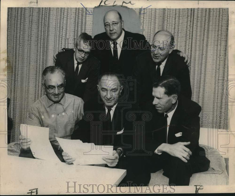 Load image into Gallery viewer, 1961 Press Photo Officers of the Horsemen's Benevolent &amp; Protective Association
