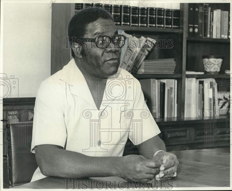 Load image into Gallery viewer, 1976 Press Photo Jesse E. Opembe, Chief Executive of the Kenya Sugar Authority
