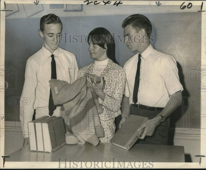 Load image into Gallery viewer, 1966 Press Photo Distributive Education program- S.J. Peters Junior High School
