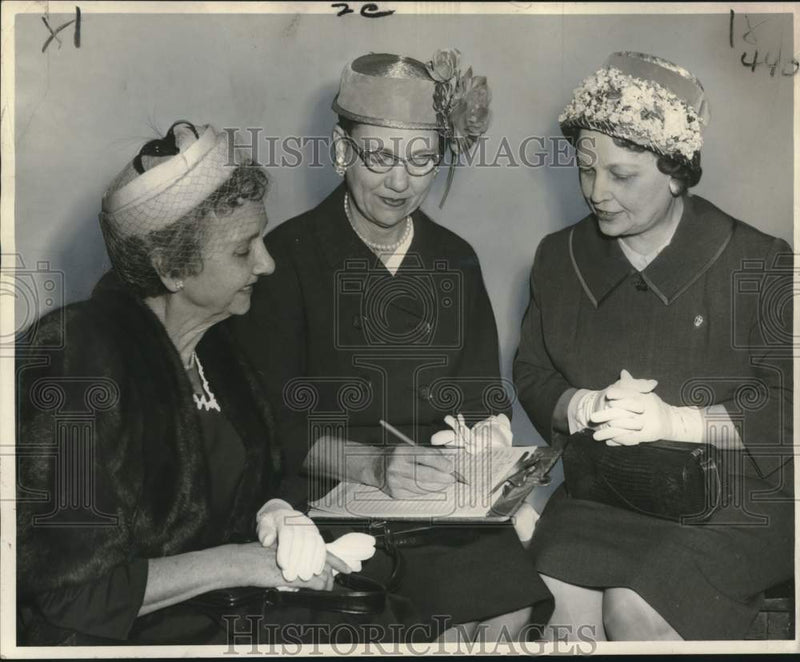 Load image into Gallery viewer, 1962 Press Photo Louisiana Conference Women's Society of Christian Service
