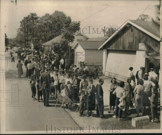 1960 Press Photo Long line of voters at Precinct of the Eight Ward of Jefferson