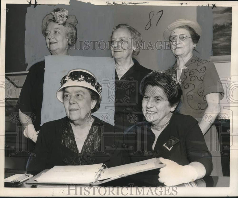 Load image into Gallery viewer, 1959 Press Photo Elected New officers of the DePaul Hospital Guild - noo52911
