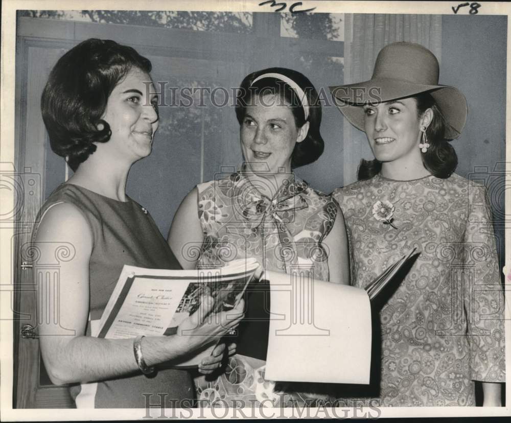 1967 Press Photo A group of New Orleans ladies gathered for a meeting