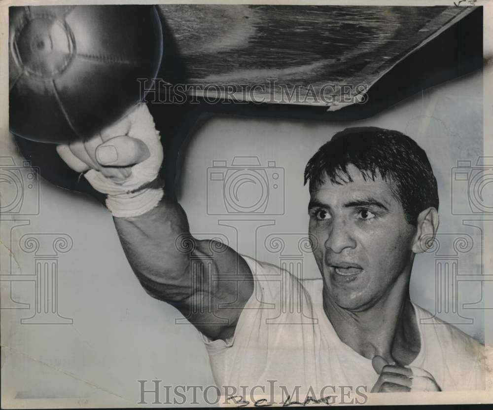 1964 Press Photo Argentine boxer Gregorio Peralta training at Curley&#39;s Gym- Historic Images