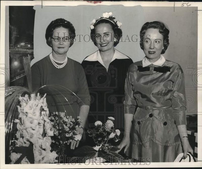 Load image into Gallery viewer, 1958 Press Photo The ladies of the Officers' Wives' Club at Camp Leroy Johnson
