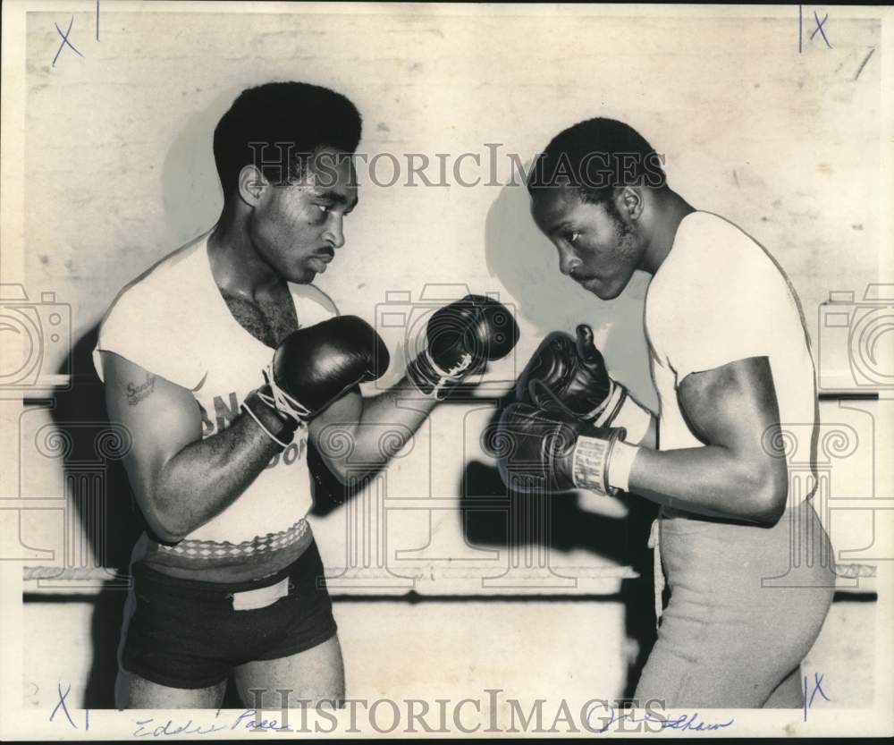 1969 Press Photo Eddie Pace sparring with Joe Shaw - noo53013- Historic Images