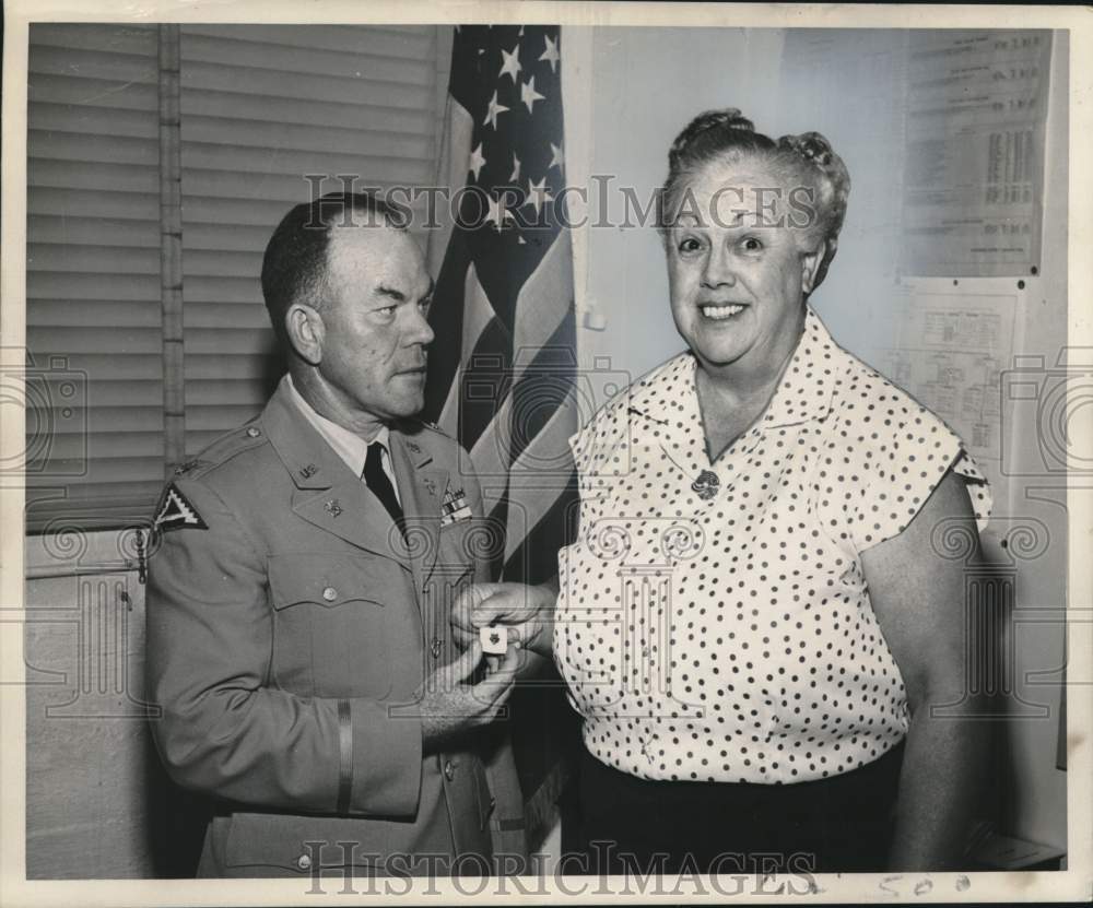 1958 Press Photo Katherine Perry with service pin by Lt. Colonel Donald Conner- Historic Images