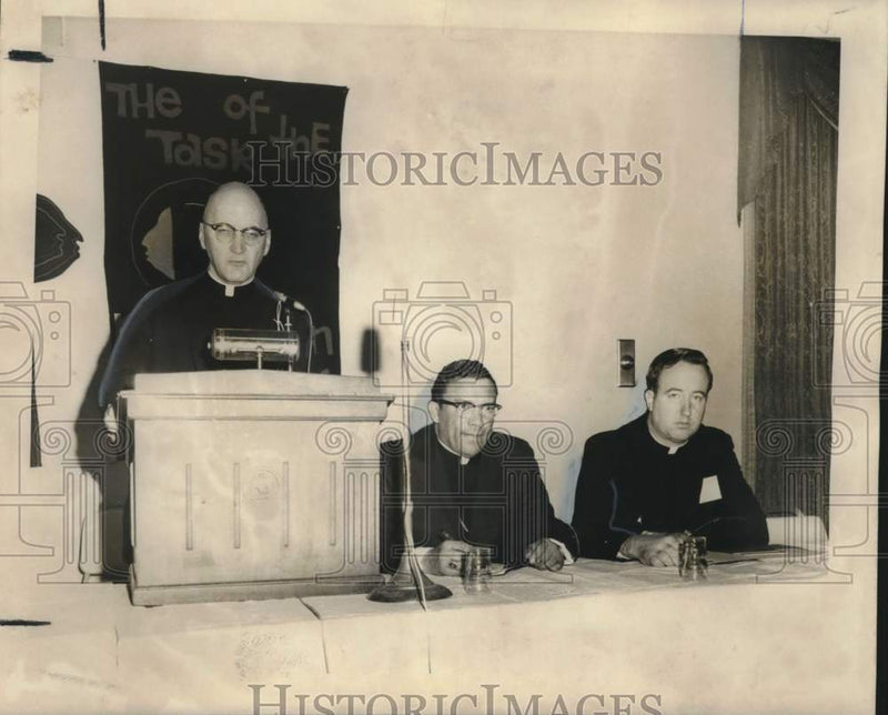 Load image into Gallery viewer, 1969 Press Photo National Catholic Conference for Interracial Justice meeting
