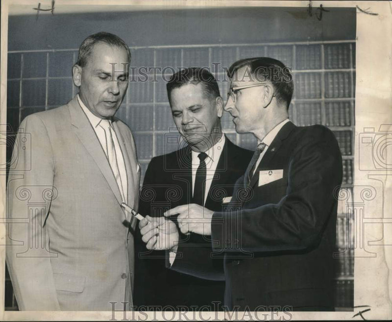 Load image into Gallery viewer, 1963 Press Photo Louisiana Civil Defense Conference at the Roosevelt Hotel
