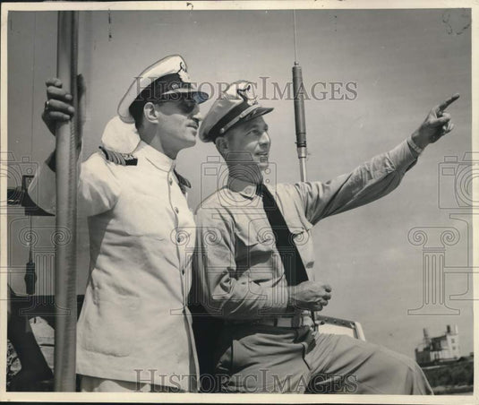 1953 Press Photo Commander P. Pagonis & A.H. Ebert aboard the S.S. Helenic Sky
