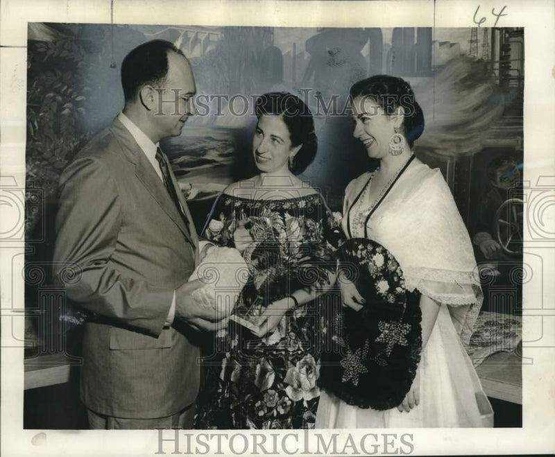 Load image into Gallery viewer, 1956 Press Photo Mexican official in New Orleans to open the Mexican Exhibit
