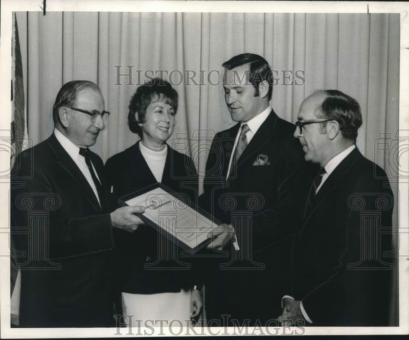Load image into Gallery viewer, 1969 Press Photo Volunteers of America Advisory Board at the Roosevelt Hotel
