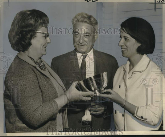 1964 Press Photo Mr. and Mrs. Joseph Perino honored by Children's Bureau