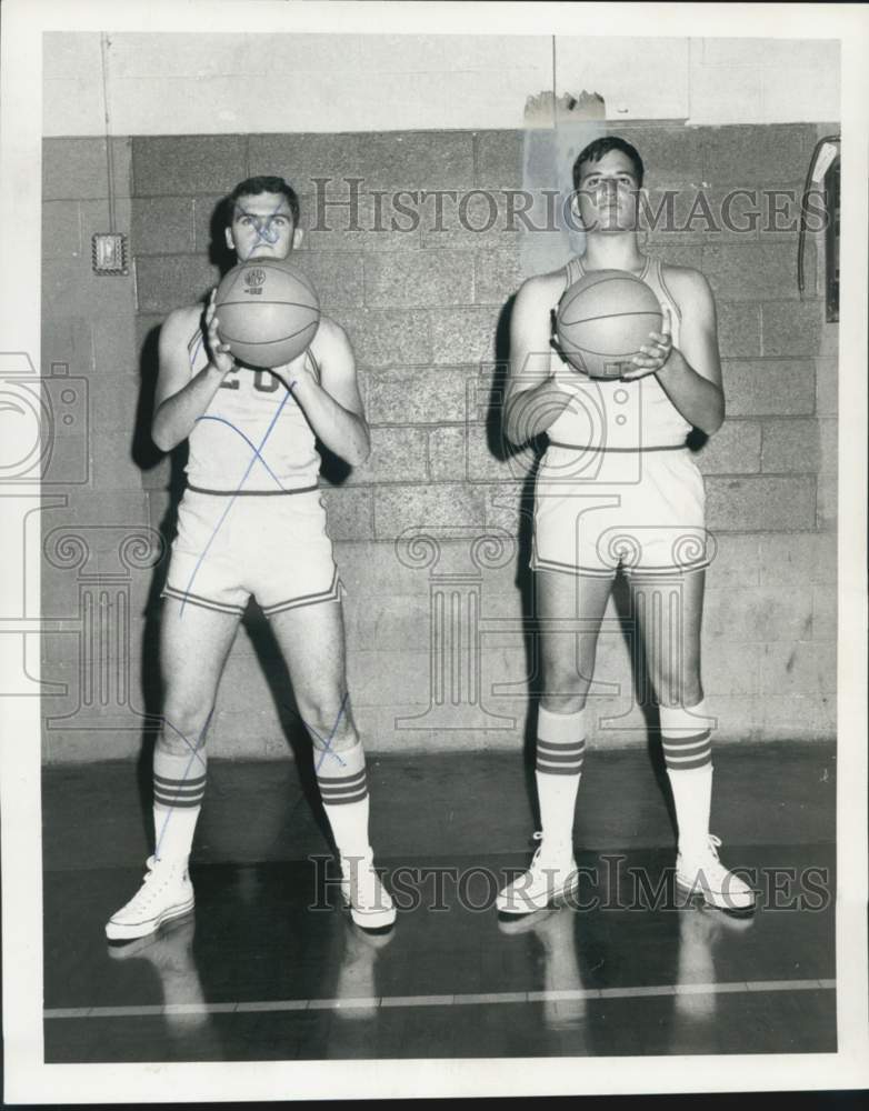 1970 Press Photo Warren Green &amp; Wayne Philebar, Redemtorist Basketball Players- Historic Images