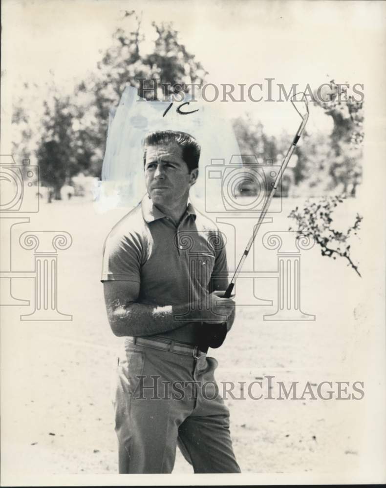 1968 Press Photo Golfer Gary Player contemplating his shot - noo53420- Historic Images