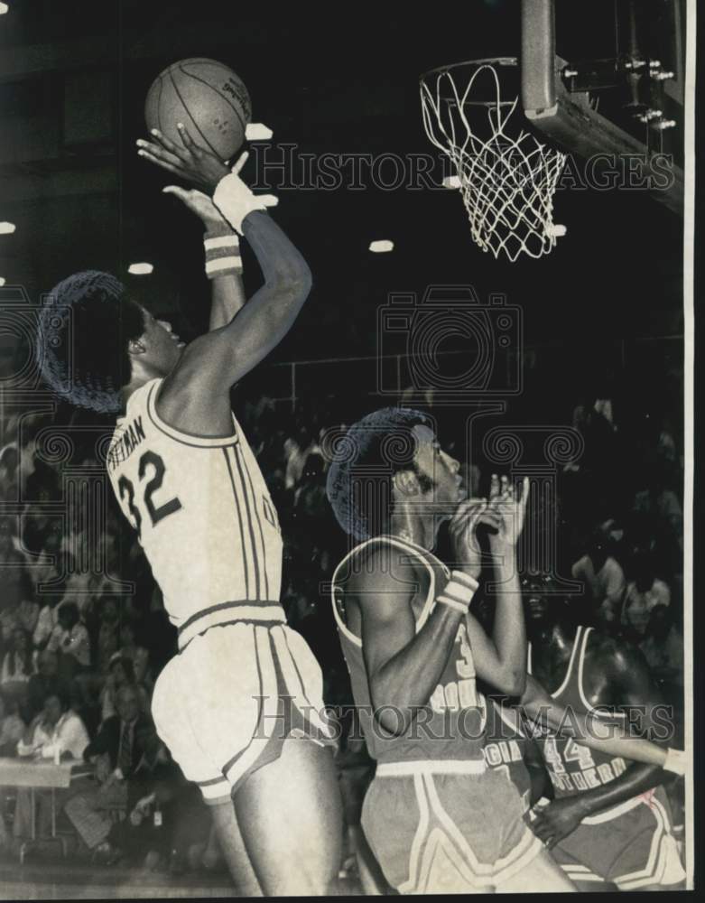 1975 Press Photo Mike Pittman during New Orleans Classic at the UNO gym- Historic Images