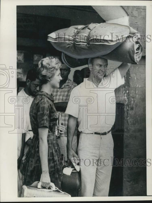 1961 Press Photo George McGuire, United States Peace Corpsman in Dacca, Pakistan