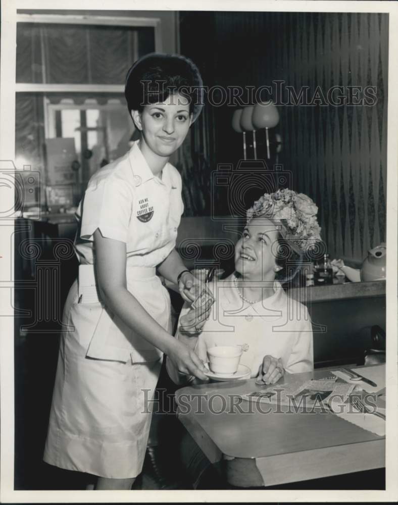 Load image into Gallery viewer, 1968 Press Photo Mrs. Vern Easterling with Loetitia Pearson- Easter Seals
