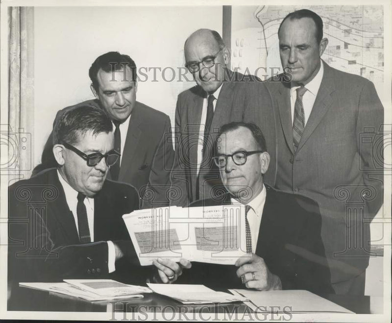 Load image into Gallery viewer, 1962 Press Photo Planners of New Orleans Area Campaign for development drive
