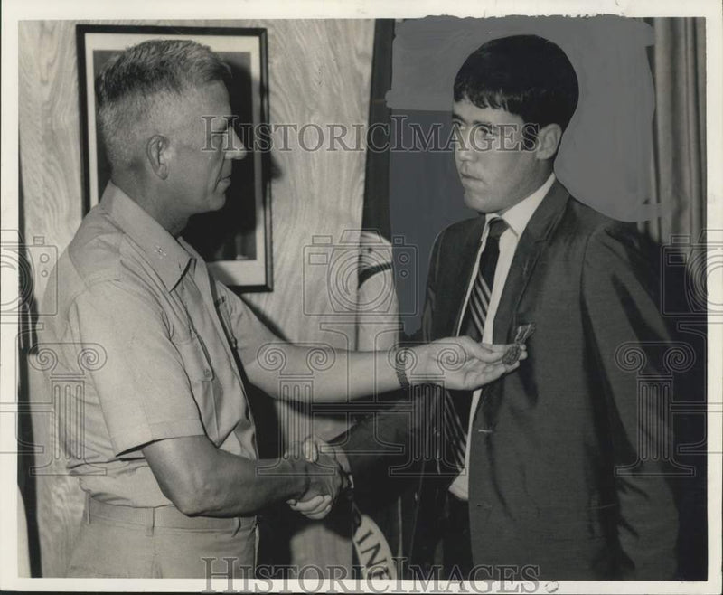Load image into Gallery viewer, 1969 Press Photo Walter J. Philbin Jr. honored with the Navy Achievement Medal
