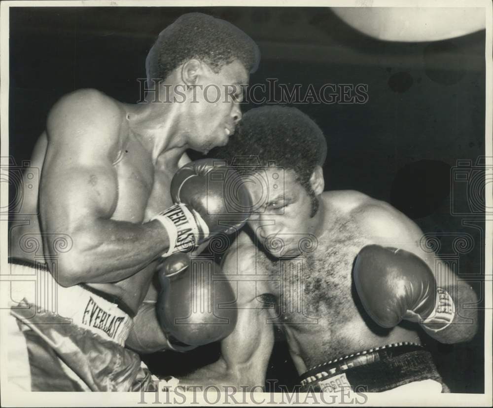 1969 Press Photo Alvin Phillips-Eddie Pace bout at the Municipal Auditorium- Historic Images