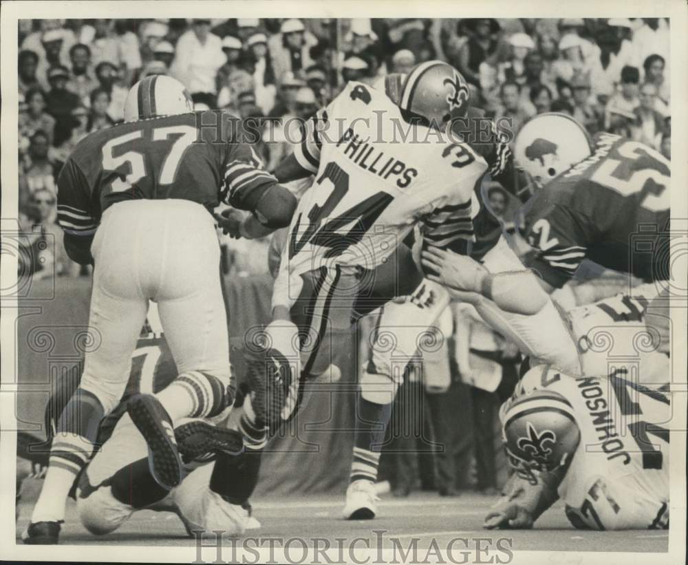 1973 Press Photo Saints running back Jess Phillips gaining 52 yards versus Bills- Historic Images