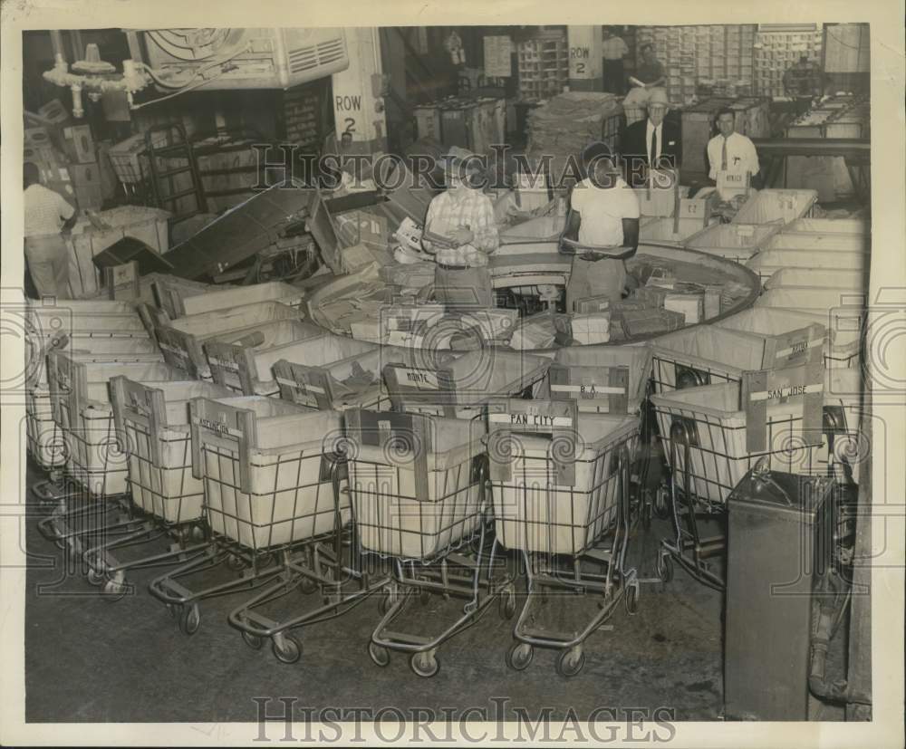 1960 Press Photo Fairley Idea- Packages for distribution to foreign baskets