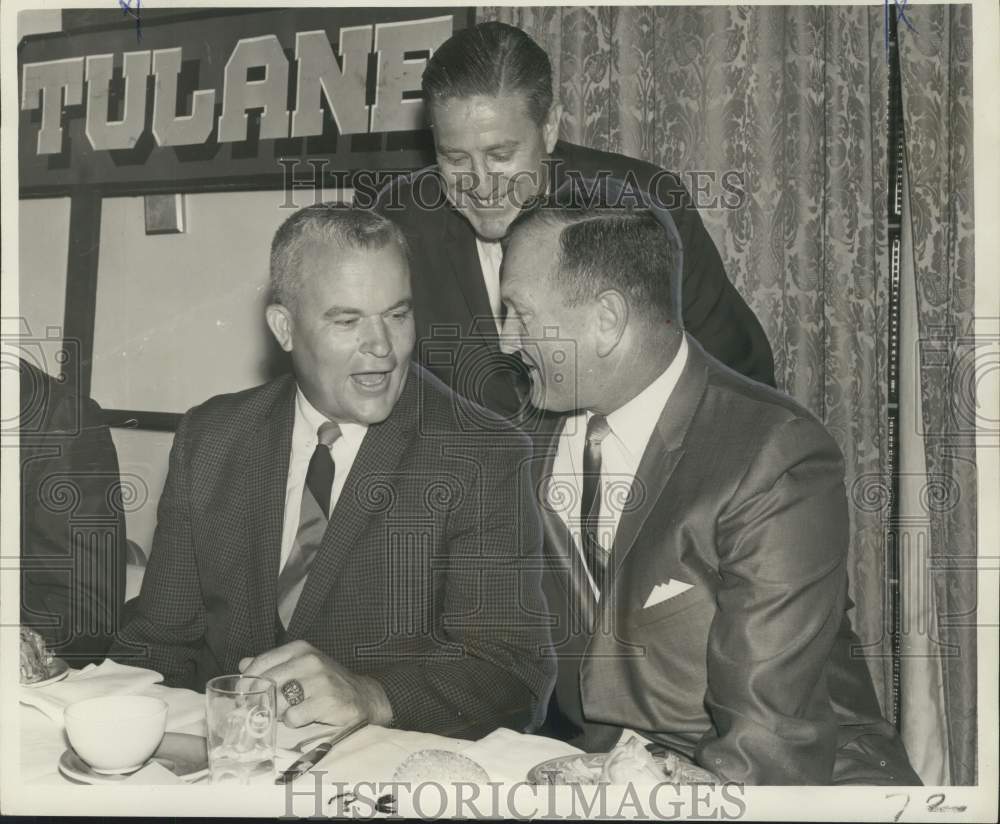 1967 Press Photo Tulane head coach Jim Pittman with Charlie McClendon of Miami- Historic Images