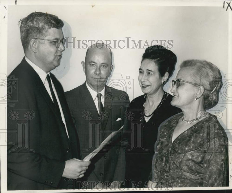Load image into Gallery viewer, 1965 Press Photo New Orleans Branch of Scientific Research Society of America
