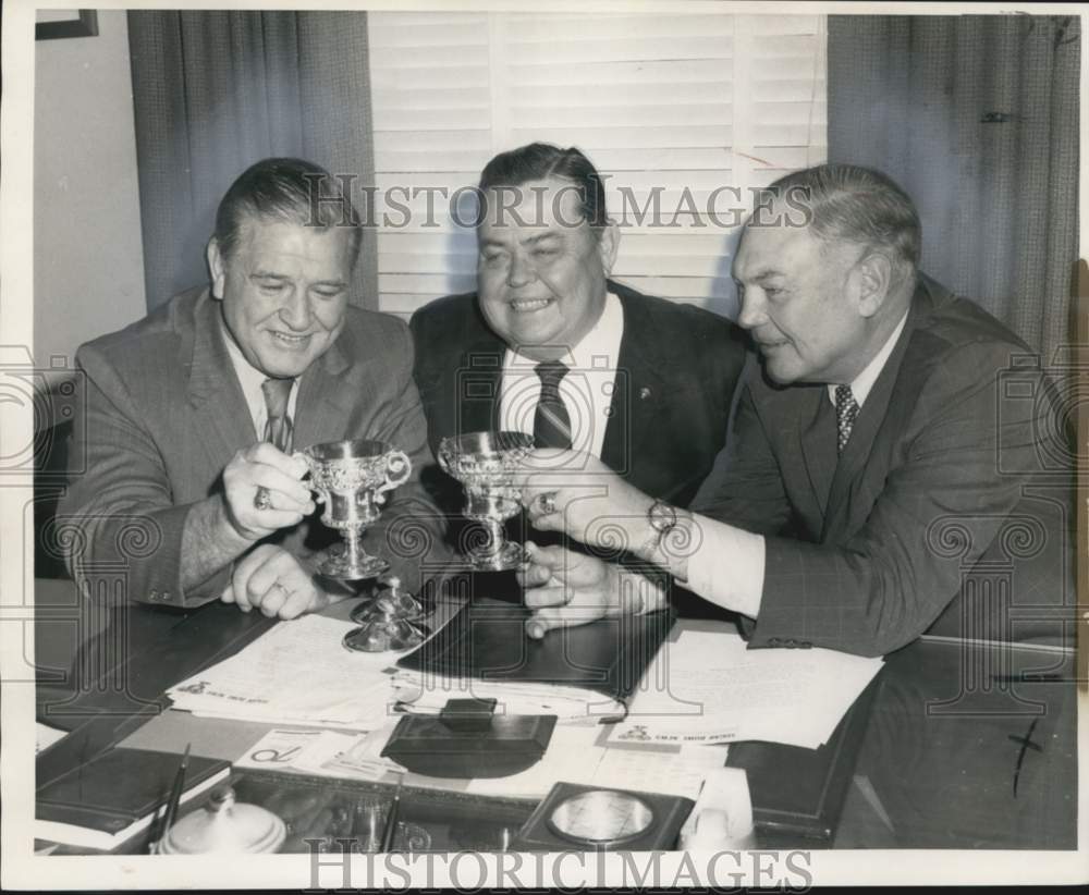 1970 Press Photo Signing of the Tennessee &amp; Air Forces Sugar Bowl game contract- Historic Images