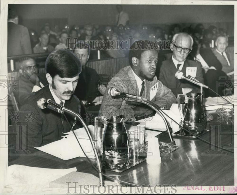 Load image into Gallery viewer, 1969 Press Photo City Human Relations Committee members at council meeting
