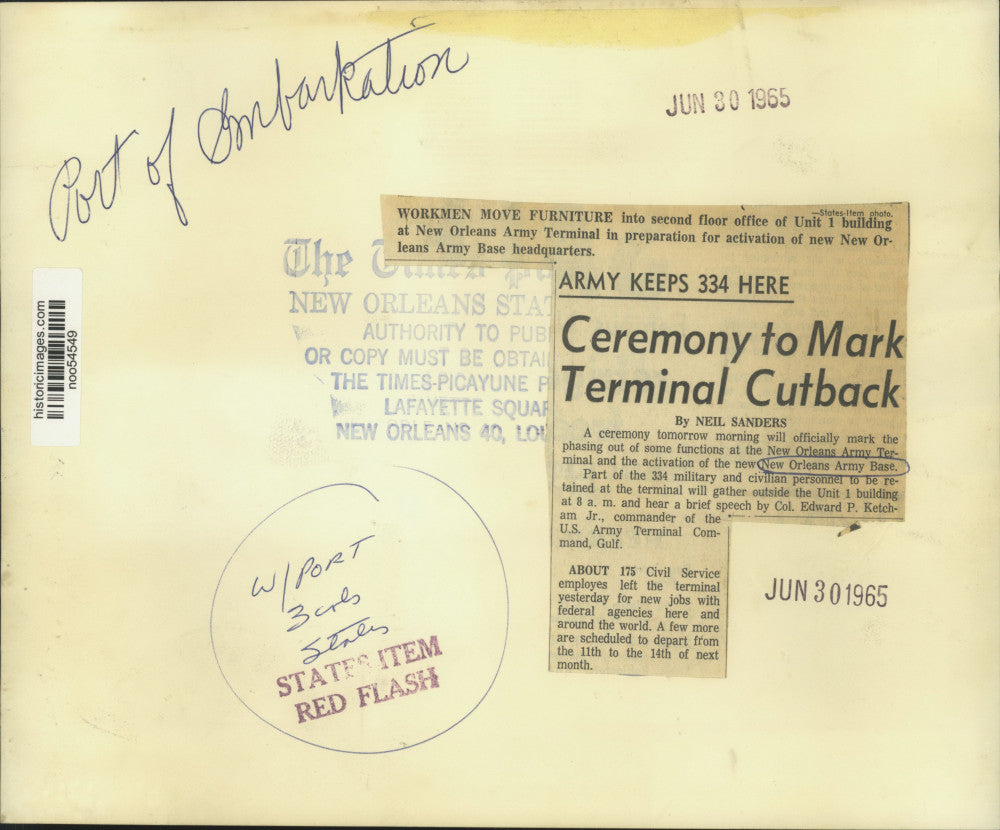 1965 Press Photo Workmen preparing Unit 1 building at New Orleans Army Terminal