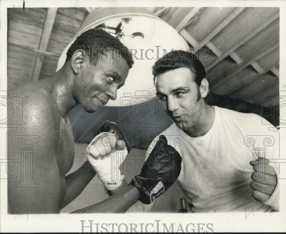 1970 Press Photo Dave Adkins and Jerry Pellegrini battle in feature fight- Historic Images