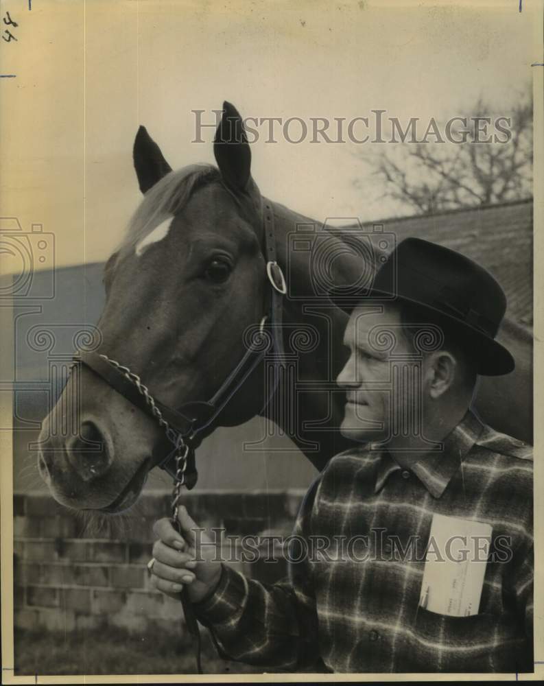 1964 Press Photo &quot;Cap-Splash&quot;, shown with trainer J.O. Meaux - noo54795- Historic Images