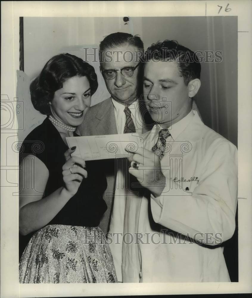 1953 Press Photo Recipient of the Herbert L. Weinberger Memorial Award