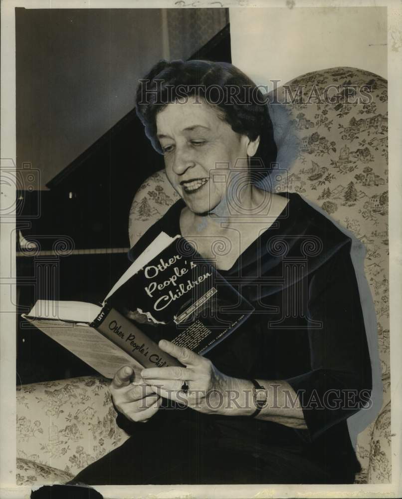 1956 Press Photo Juvenile Court Judge Anna Judge Veters Levy Reading A Book
