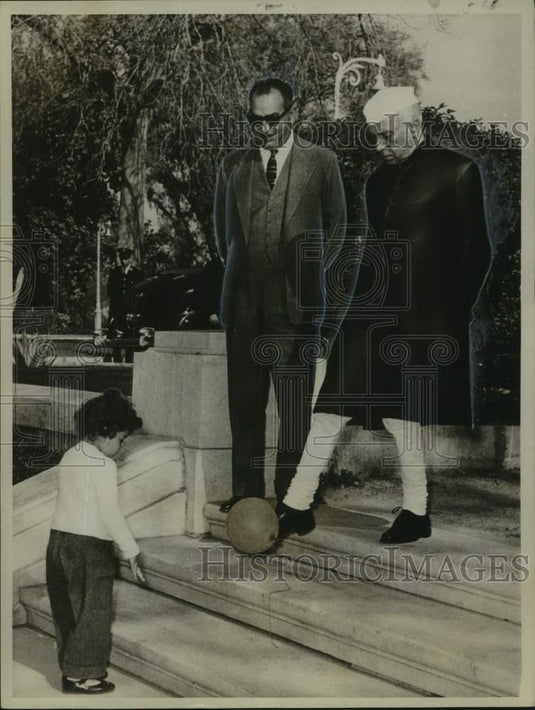 1961 Press Photo Prime Minister Jawaharlal Nehru of India with Aly Sabry