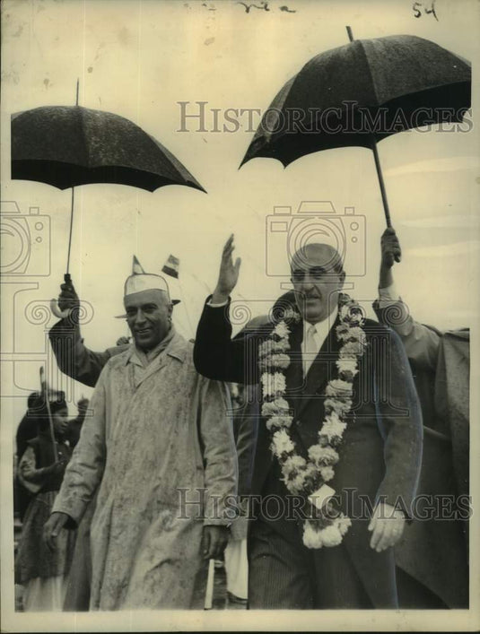 1957 Press Photo Indian Prime Minister Jawaharlal Nehru with Al-Kuwatly of Syria- Historic Images