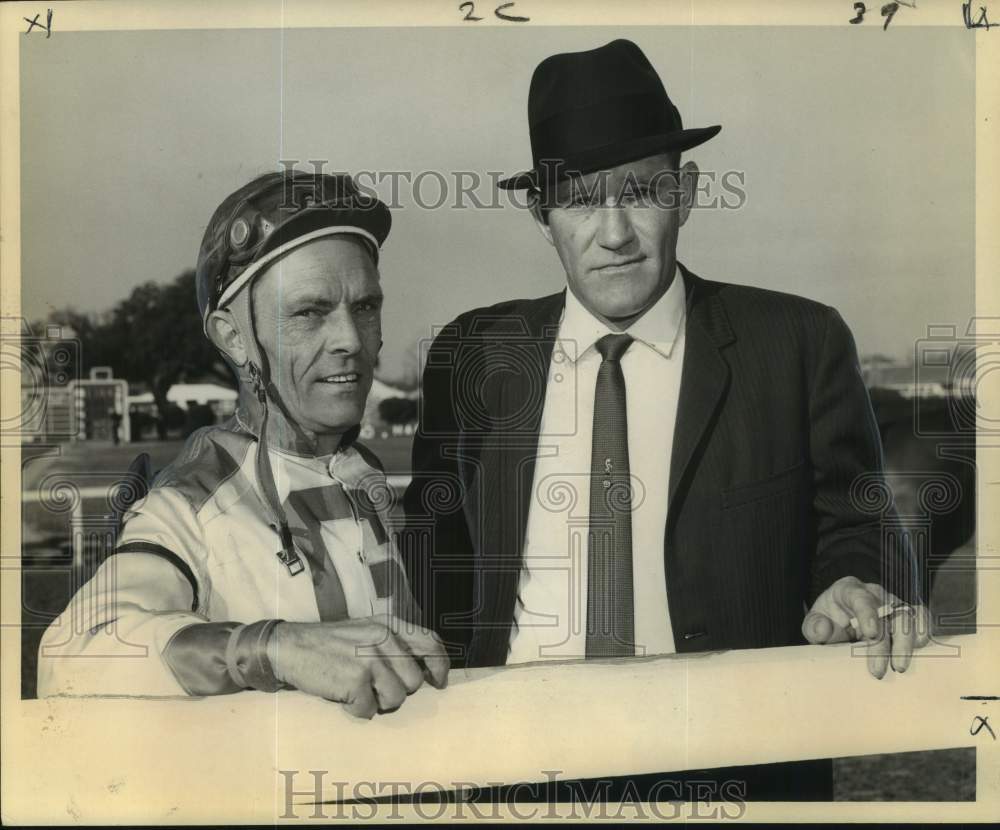 1964 Press Photo Jockey R.L. Baird with trainer J.O. Meaux at the Fair Grounds- Historic Images