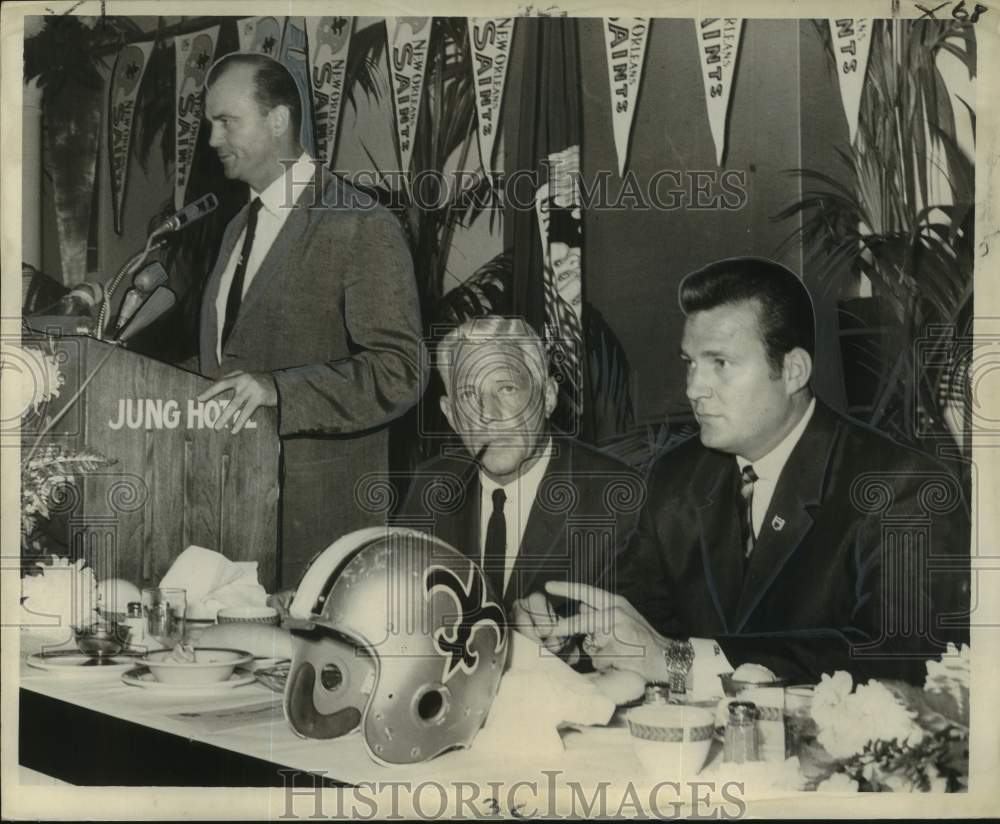 1967 Press Photo Saints Coach Tom Fears official welcome luncheon at Jung Hotel- Historic Images