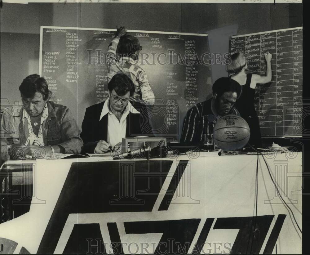 1976 Press Photo New Orleans Jazz basketball draft central participants- Historic Images