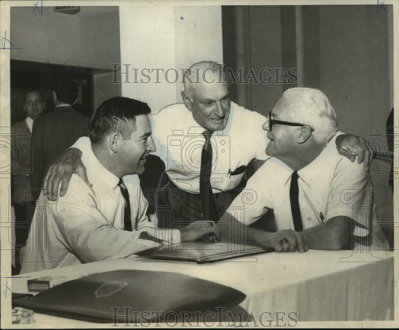 Load image into Gallery viewer, 1969 Press Photo SEC Officials at Sheraton Charles including Doug Dickey
