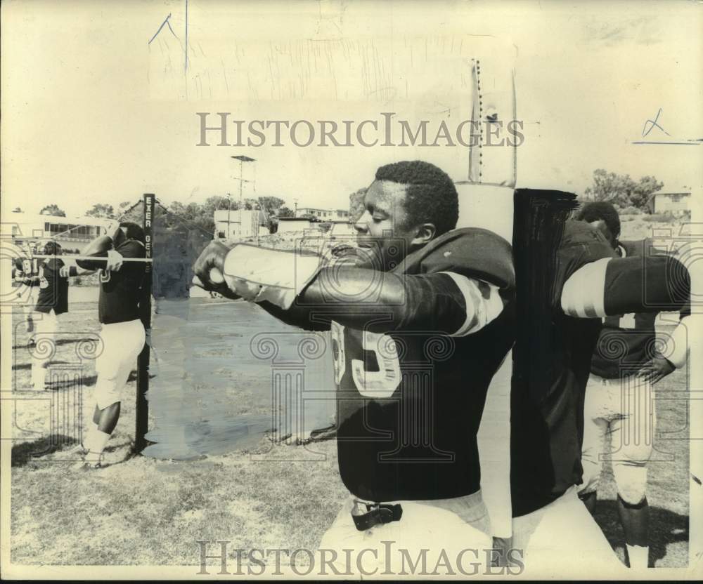 1969 Press Photo Richard Neal, New Orleans Saints football player, works out- Historic Images