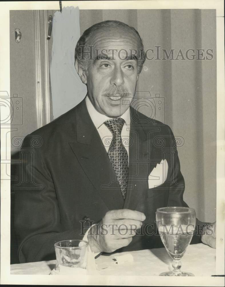 1968 Press Photo Peruvian Ambassador Celso Pastor favors Latin Market.- Historic Images