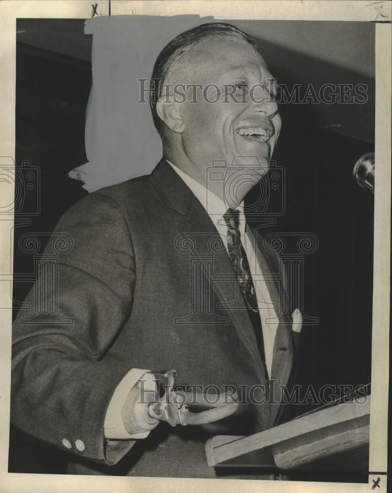 1967 Press Photo Harold Russell of Washington, D.C. gives speech at an event- Historic Images